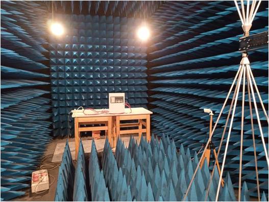 Antena log-periodica in camera anecoica