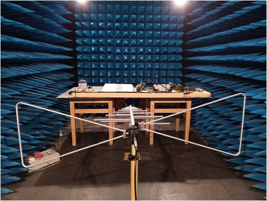 Antena biconica in camera anecoica